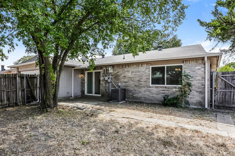 1,760/Mo, 1522 Sunset Ln Duncanville, TX 75137 Rear View 2