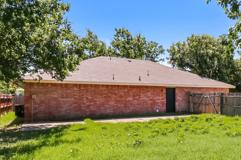 2,153/Mo, 5247 Tato Dr Dallas, TX 75211 Rear View