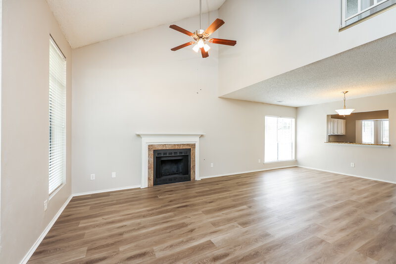 2,735/Mo, 928 Eagle Dr DeSoto, TX 75115 Living Room View 2