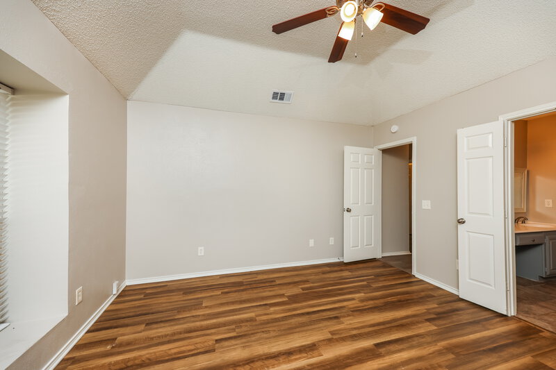 2,735/Mo, 928 Eagle Dr DeSoto, TX 75115 Main Bedroom View 2