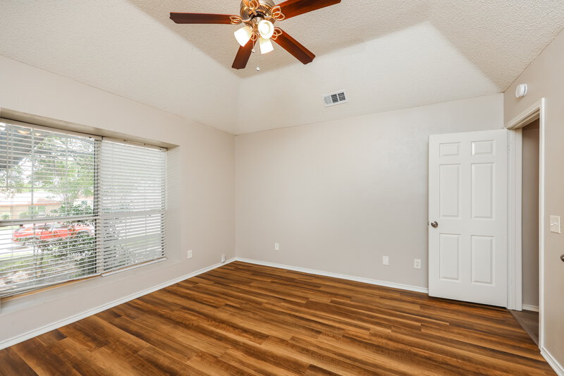 2,735/Mo, 928 Eagle Dr DeSoto, TX 75115 Main Bedroom View 3