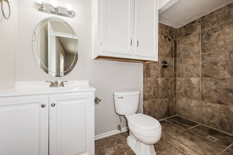 1,965/Mo, 6317 Sunset Rd North Richland Hills, TX 76182 Main Bathroom View