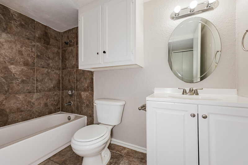 1,965/Mo, 6317 Sunset Rd North Richland Hills, TX 76182 Bathroom View