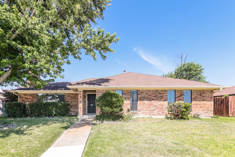 0/Mo, 3909 Cheyenne Dr Rowlett, TX 75088 External View