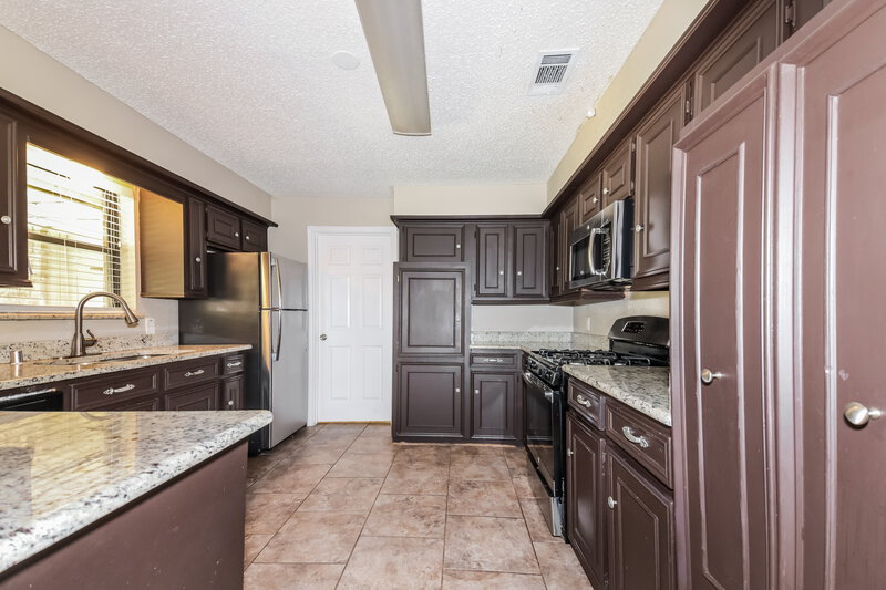 0/Mo, 3909 Cheyenne Dr Rowlett, TX 75088 Kitchen View 2
