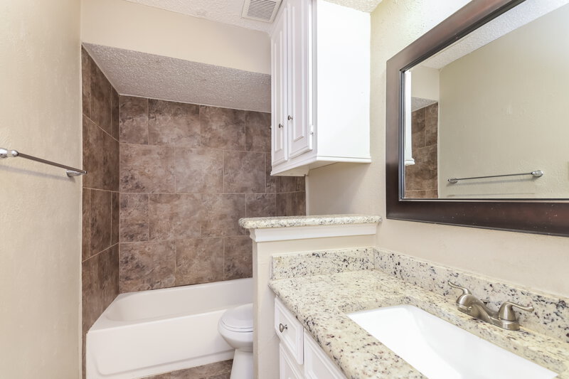 0/Mo, 3909 Cheyenne Dr Rowlett, TX 75088 Main Bathroom View