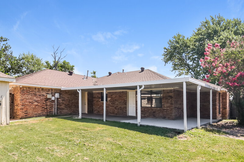 0/Mo, 3909 Cheyenne Dr Rowlett, TX 75088 Rear View