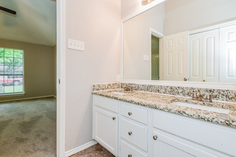 2,065/Mo, 2310 Shadyoaks Ln Rowlett, TX 75088 Main Bathroom View