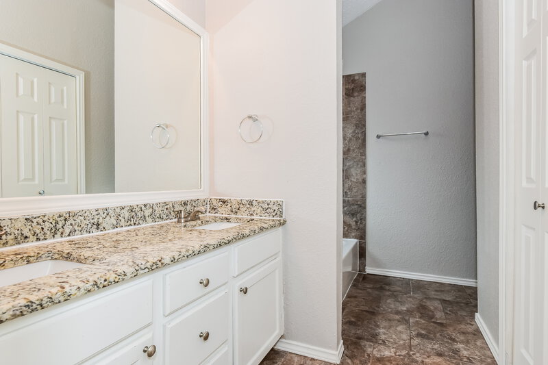 2,065/Mo, 2310 Shadyoaks Ln Rowlett, TX 75088 Main Bathroom View 2