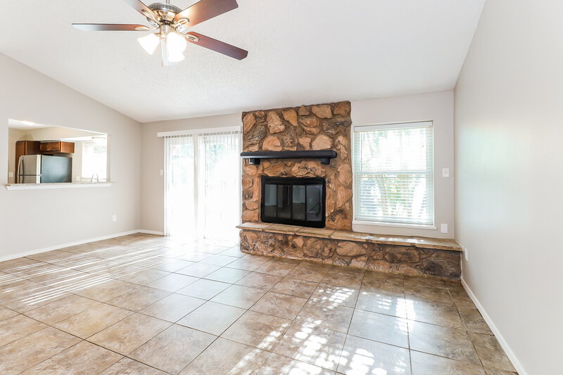 2,075/Mo, 1722 Cliffcrest Dr Duncanville, TX 75137 Living Room View 2