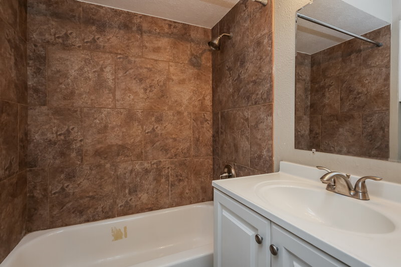 2,075/Mo, 1722 Cliffcrest Dr Duncanville, TX 75137 Bathroom View