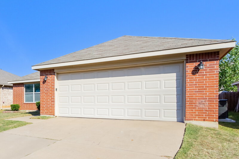 3,310/Mo, 2821 Maegen Circle Fort Worth, TX 76112 Front View
