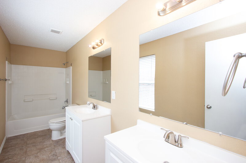 3,310/Mo, 2821 Maegen Circle Fort Worth, TX 76112 Main Bathroom View