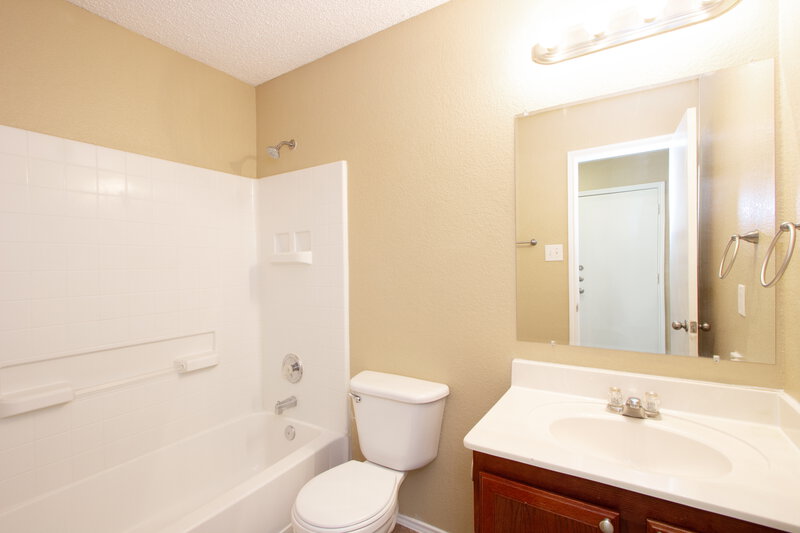 3,310/Mo, 2821 Maegen Circle Fort Worth, TX 76112 Bathroom View