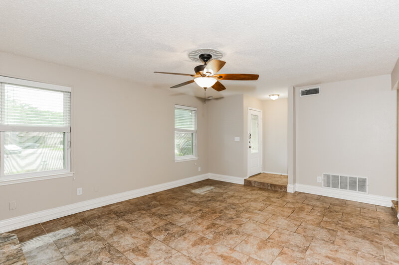2,185/Mo, 5911 Cameron Dr Arlington, TX 76017 Living Room View