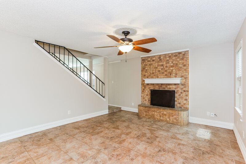 2,185/Mo, 5911 Cameron Dr Arlington, TX 76017 Living Room View 3