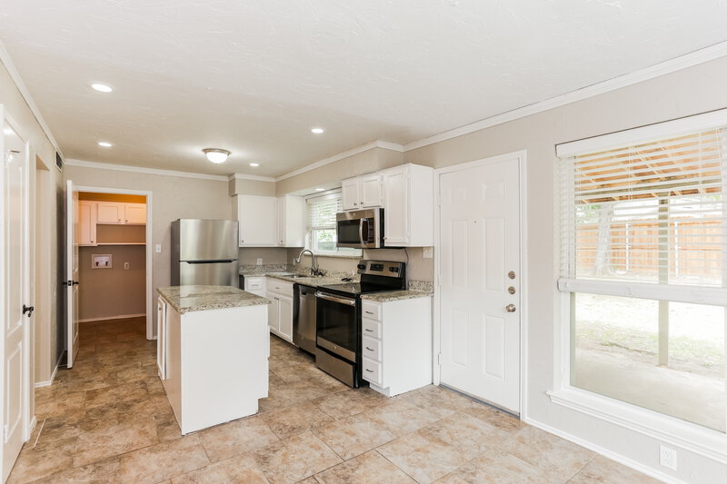 2,185/Mo, 5911 Cameron Dr Arlington, TX 76017 Kitchen View