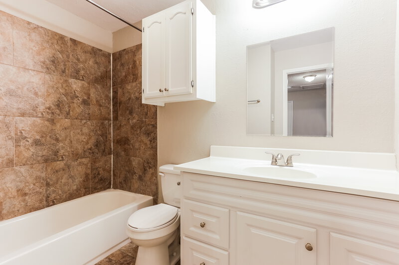 2,185/Mo, 5911 Cameron Dr Arlington, TX 76017 Bathroom View