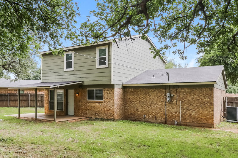 2,185/Mo, 5911 Cameron Dr Arlington, TX 76017 Rear View