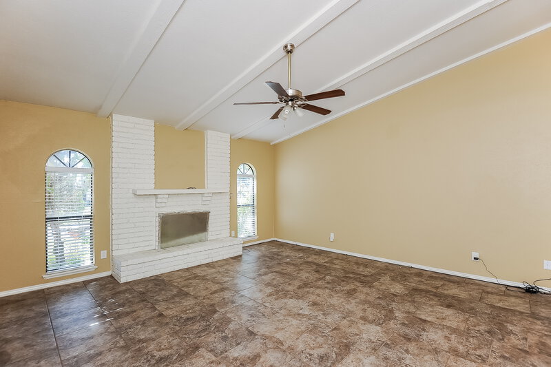 2,050/Mo, 7109 Forestview Dr Arlington, TX 76016 Living Room View