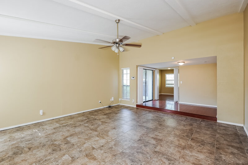 2,050/Mo, 7109 Forestview Dr Arlington, TX 76016 Living Room View 2