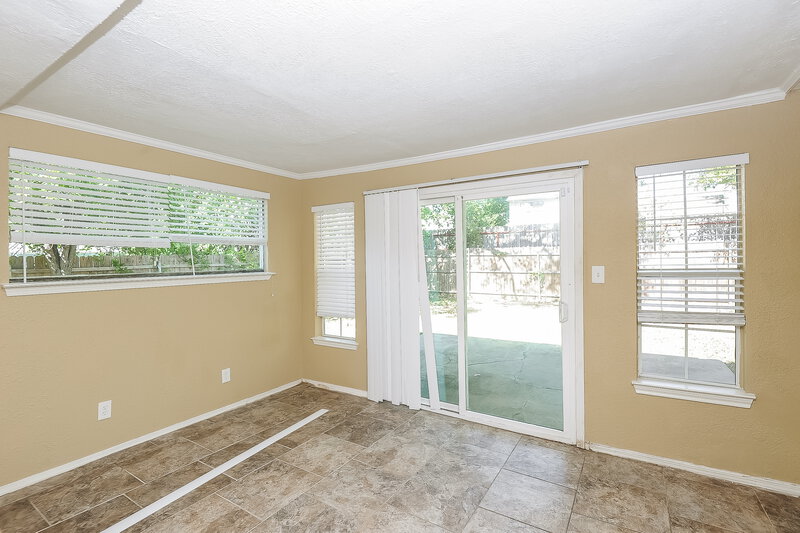 2,050/Mo, 7109 Forestview Dr Arlington, TX 76016 Dining Room View