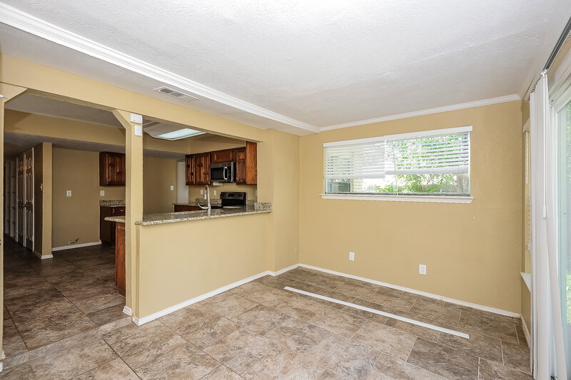 2,050/Mo, 7109 Forestview Dr Arlington, TX 76016 Dining Room View 2