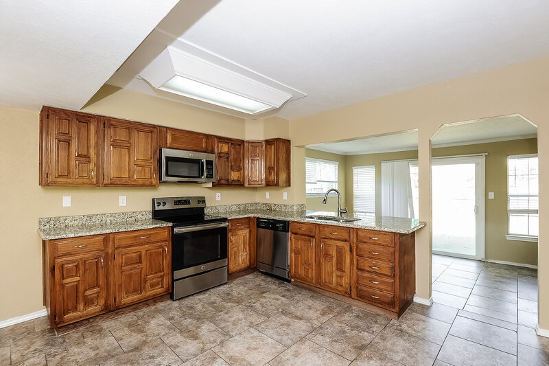 2,050/Mo, 7109 Forestview Dr Arlington, TX 76016 Kitchen View