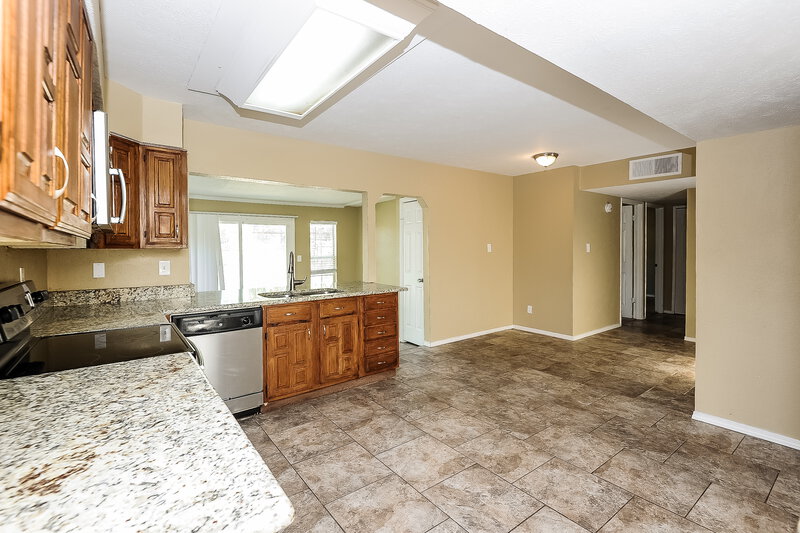 2,050/Mo, 7109 Forestview Dr Arlington, TX 76016 Kitchen View 2