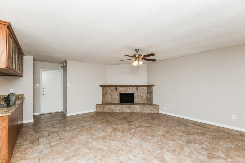 1,980/Mo, 6901 Glenwood Dr North Richland Hills, TX 76182 Living Room View