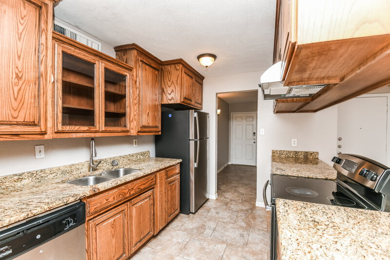 1,980/Mo, 6901 Glenwood Dr North Richland Hills, TX 76182 Kitchen View 2