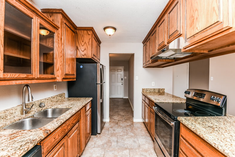 1,980/Mo, 6901 Glenwood Dr North Richland Hills, TX 76182 Kitchen View 3