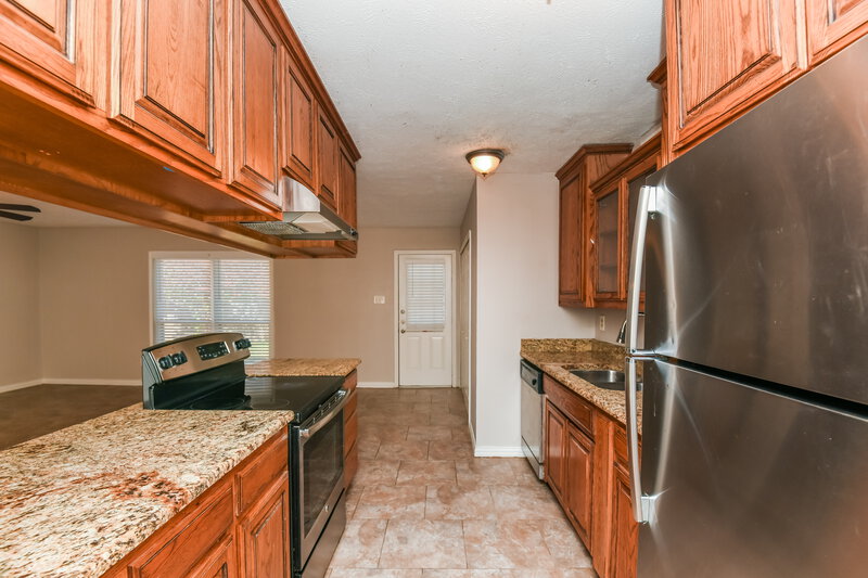 1,980/Mo, 6901 Glenwood Dr North Richland Hills, TX 76182 Kitchen View 4
