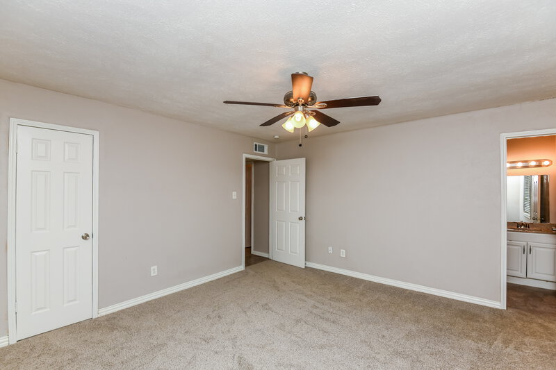 1,980/Mo, 6901 Glenwood Dr North Richland Hills, TX 76182 Main Bedroom View 2