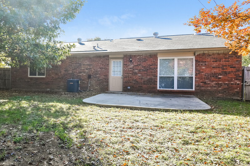 1,980/Mo, 6901 Glenwood Dr North Richland Hills, TX 76182 Rear View