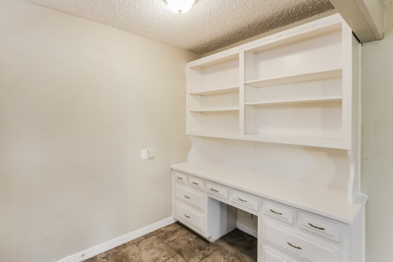 1,910/Mo, 1830 Kirnwood Dr Dallas, TX 75232 Amenities View