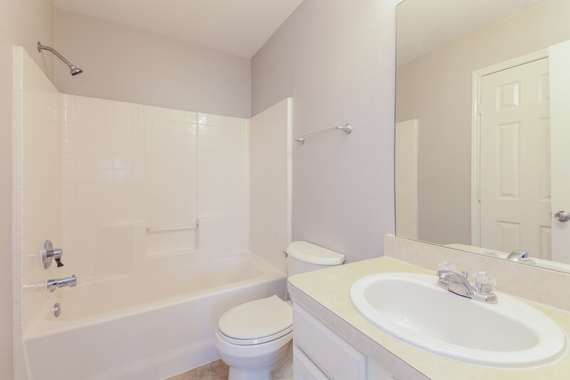 1,985/Mo, 9723 Checota Dr Dallas, TX 75217 Main Bathroom View
