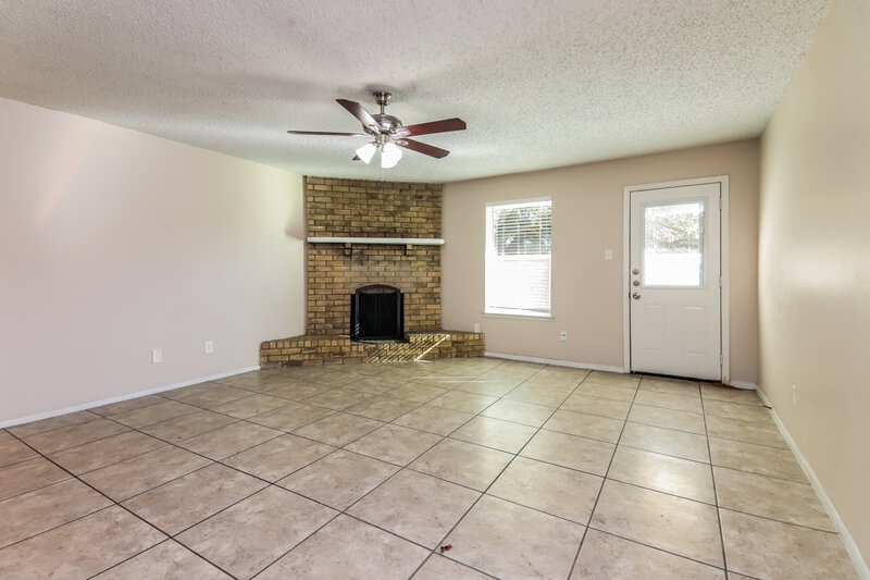 1,740/Mo, 4900 Chickadee Dr Balch Springs, TX 75180 Living Room View