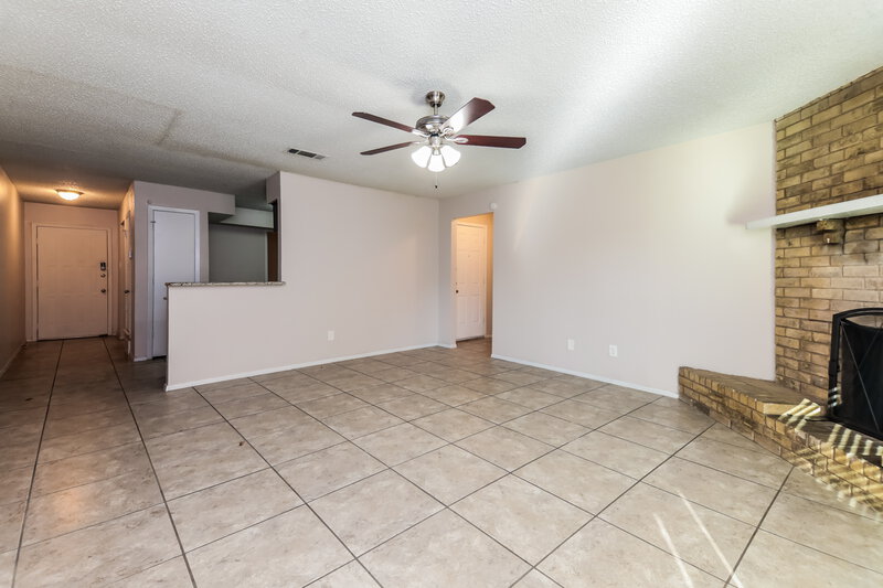1,740/Mo, 4900 Chickadee Dr Balch Springs, TX 75180 Living Room View 2
