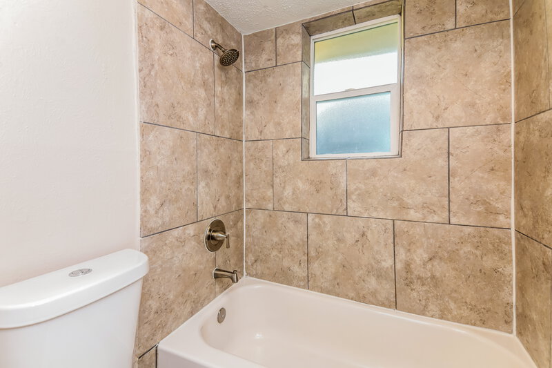 1,740/Mo, 4900 Chickadee Dr Balch Springs, TX 75180 Bathroom View