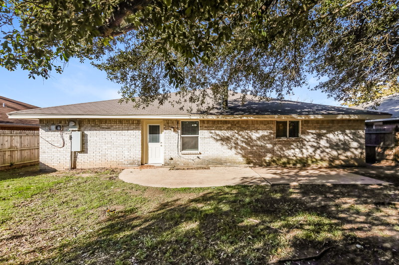 1,740/Mo, 4900 Chickadee Dr Balch Springs, TX 75180 Rear View