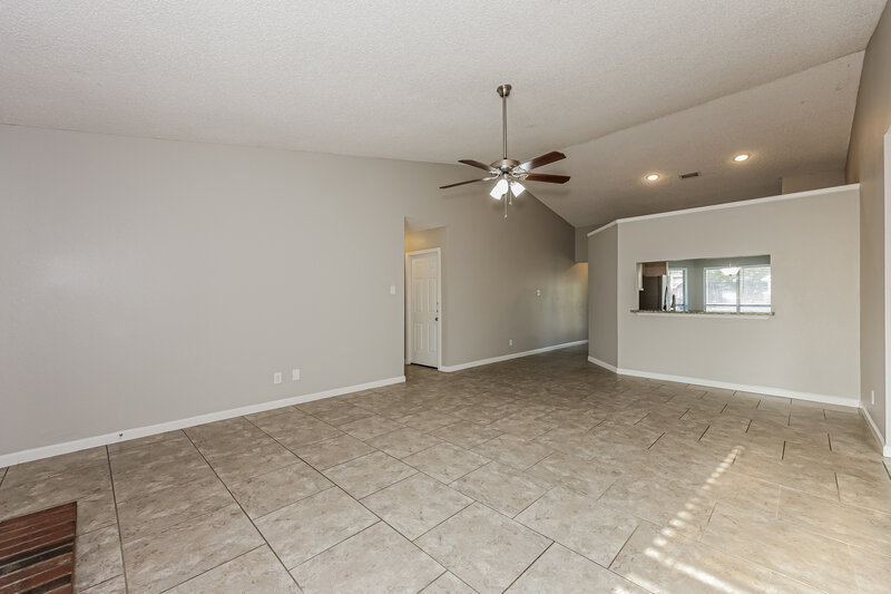 2,190/Mo, 4214 Worth Forest Dr Arlington, TX 76016 Living Room View 2
