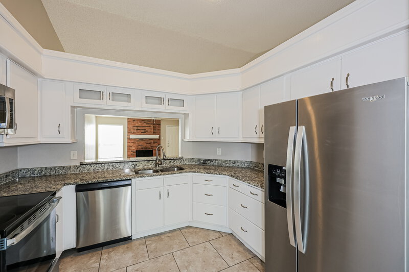 2,190/Mo, 4214 Worth Forest Dr Arlington, TX 76016 Kitchen View 2