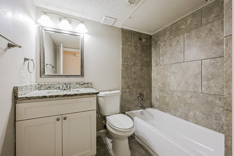 2,190/Mo, 4214 Worth Forest Dr Arlington, TX 76016 Bathroom View