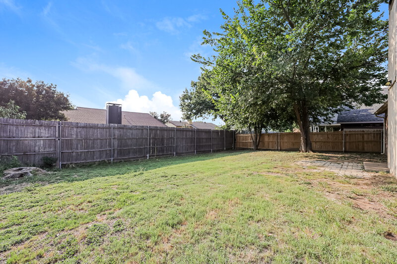 2,190/Mo, 4214 Worth Forest Dr Arlington, TX 76016 Backyard View