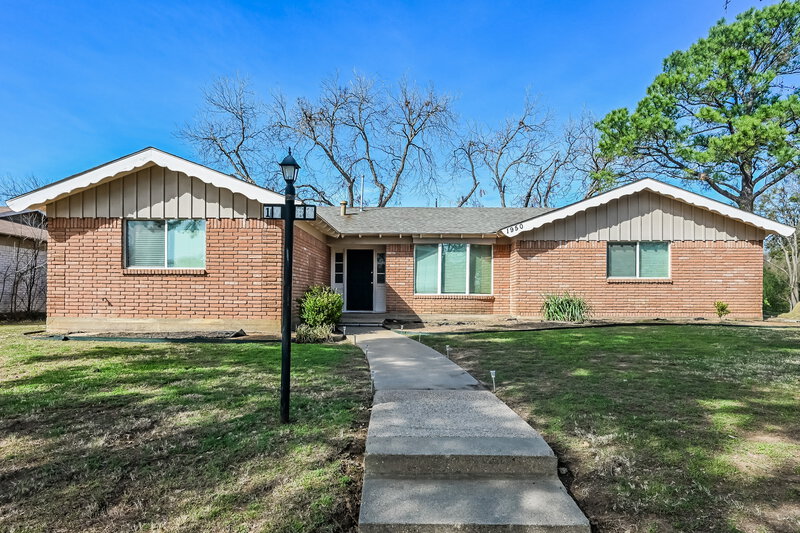 2,130/Mo, 1950 Shelman Trl Fort Worth, TX 76112 External View