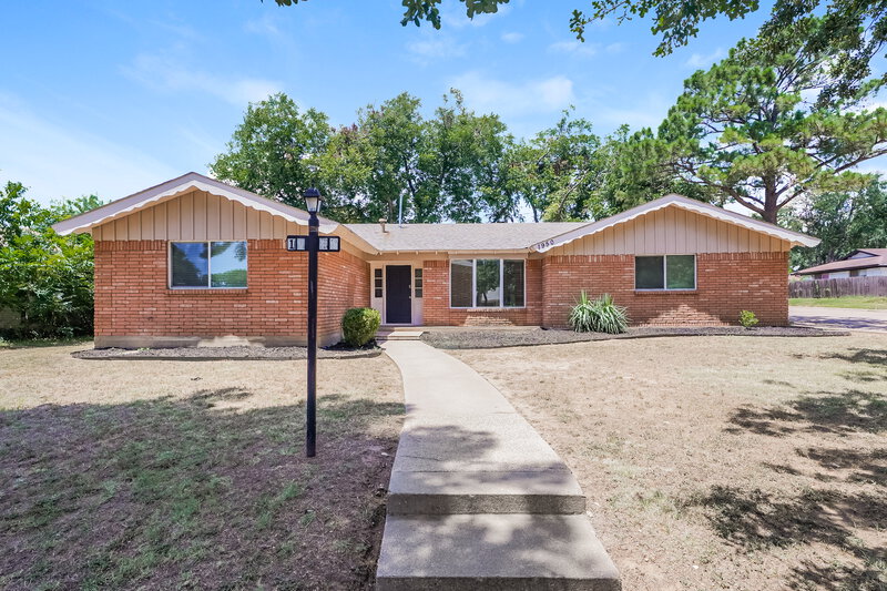 1,990/Mo, 1950 Shelman Trl Fort Worth, TX 76112 External View