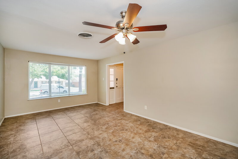 1,990/Mo, 1950 Shelman Trl Fort Worth, TX 76112 Living Room View