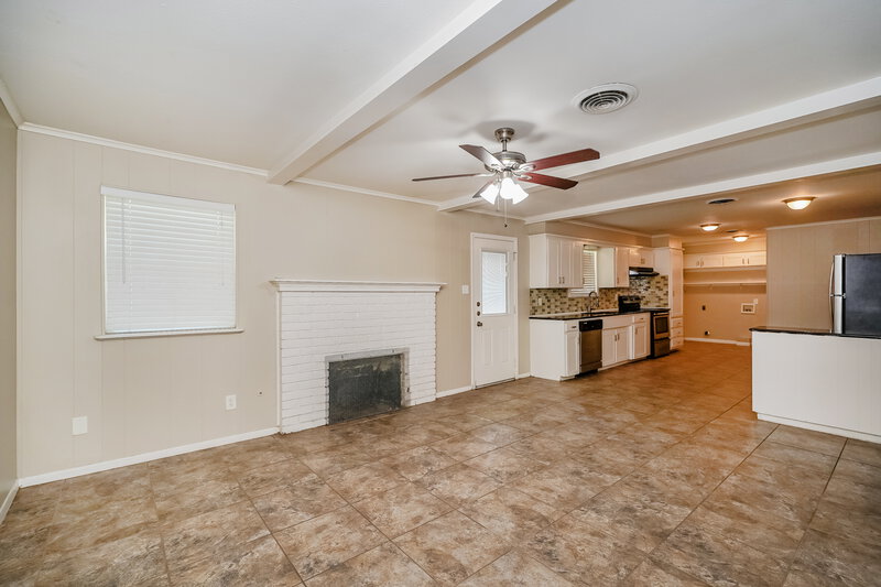 1,990/Mo, 1950 Shelman Trl Fort Worth, TX 76112 Dining Room View 3
