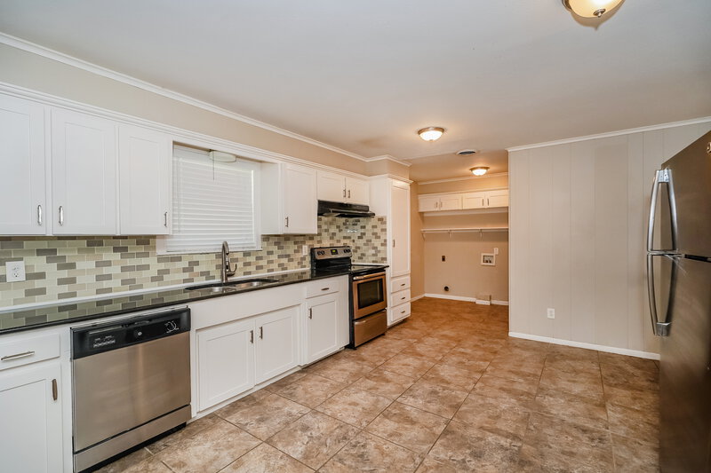 1,990/Mo, 1950 Shelman Trl Fort Worth, TX 76112 Kitchen View